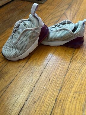 Nike Kids Light Gray Sneakers with Purple Heel Detail